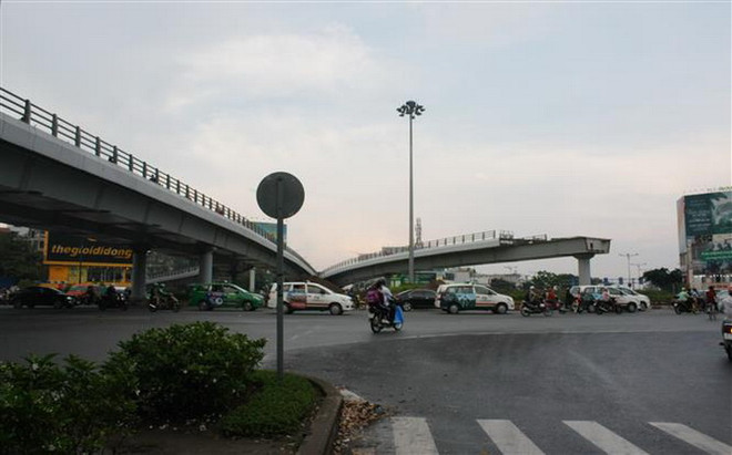 Đau đầu tìm giải pháp giao thông cho sân bay quốc tế Tân Sơn Nhất ảnh 2