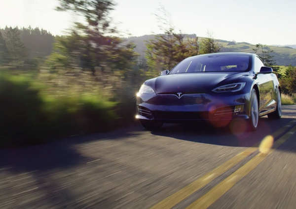 Mỹ mở rộng điều tra vụ tai nạn liên quan hệ thống tự lái của Tesla ảnh 1