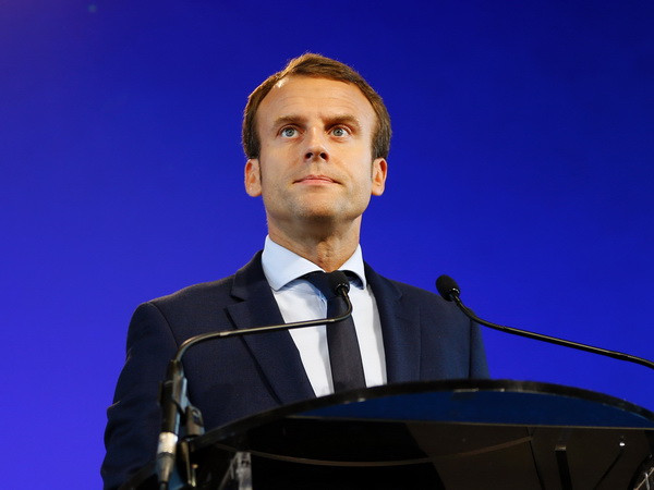 Cựu Bộ trưởng Kinh tế Emmanuel Macron ra tranh cử tổng thống Pháp ảnh 1