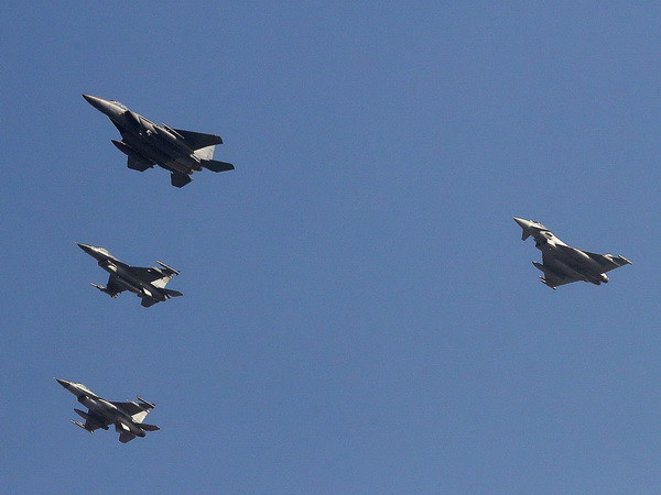 Hàn Quốc lần đầu tiên tập trận trên không ba bên với Mỹ và Anh ảnh 1