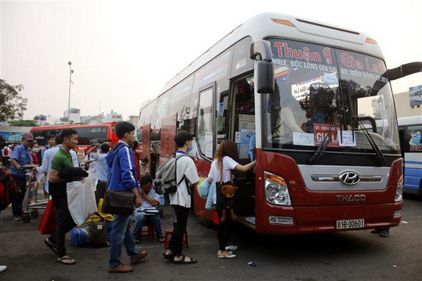 ''Cháy vé'' xe Tết đi khu vực miền Trung và Tây Nguyên ảnh 1