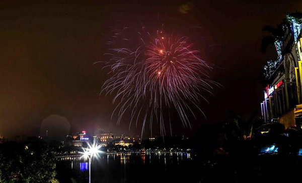 Hà Nội tổ chức bắn pháo hoa tại 30 điểm đêm Giao thừa Tết Kỷ Hợi ảnh 1