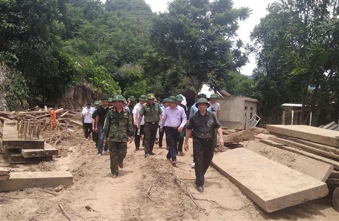 Trưởng ban Tổ chức Trung ương thăm hỏi, động viên người dân bản Sa Ná ảnh 2