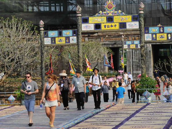 Cố đô Huế thu hút hơn 20.000 du khách mỗi ngày nghỉ lễ ảnh 1