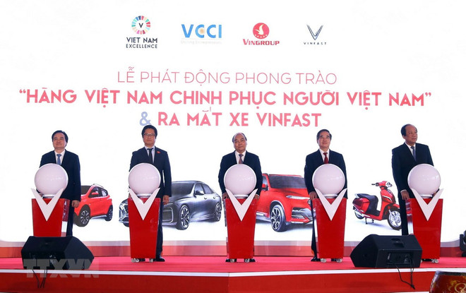Thủ tướng Nguyễn Xuân Phúc và các đại biểu thực hiện nghi thức khai trương. (Ảnh: Thống Nhất/TTXVN) 10 sự kiện nổi bật của kinh tế Việt Nam năm 2018 do TTXVN bình chọn ảnh 4