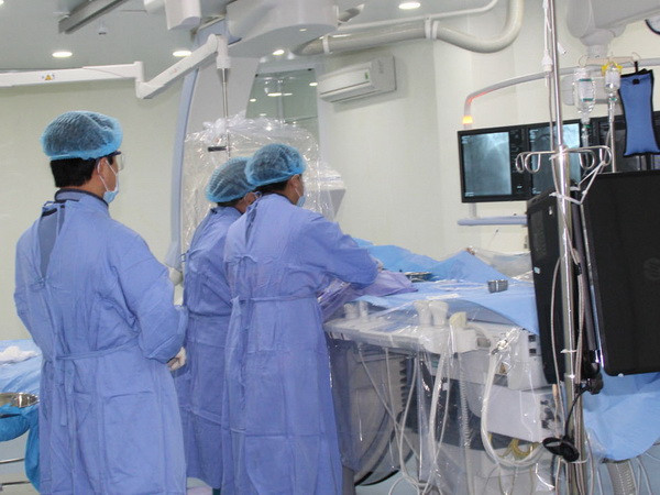 Cứu sống một thai phụ bị bóc tách động mạch chủ cấp tính ảnh 1