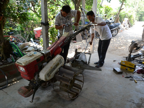 Lão ngư với niềm đam mê không ngừng chế tạo máy nông nghiệp ảnh 2