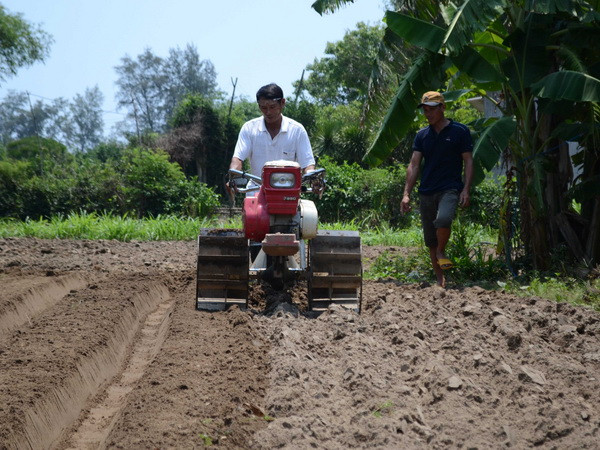 Lão ngư với niềm đam mê không ngừng chế tạo máy nông nghiệp ảnh 1