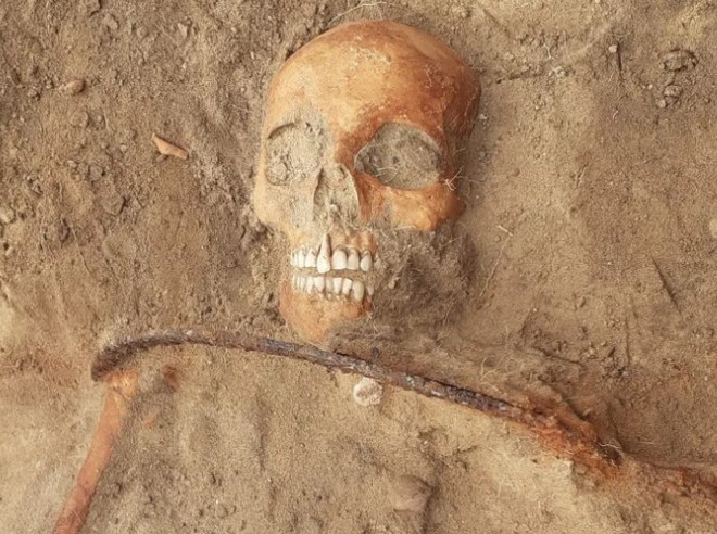 Phát hiện di cốt của nữ "ma cà rồng" cổ xưa ở Ba Lan ảnh 1