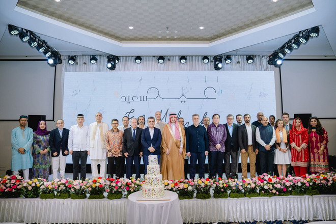 Các đại sứ, đại diện các cơ quan ngoại giao tham dự buổi lễ. (Nguồn: Đại sứ quán Saudi Arabia tại Việt Nam) 1304_Eid al-Fitr (2).jpg