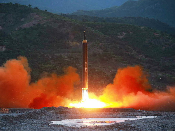 Thủ tướng Nhật Bản muốn nêu vấn đề tên lửa Triều Tiên tại G7 ảnh 1