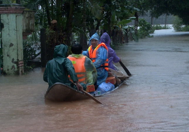 Cơn bão số 12 gây thiệt hại nặng nề tại các tỉnh Trung Bộ ảnh 2