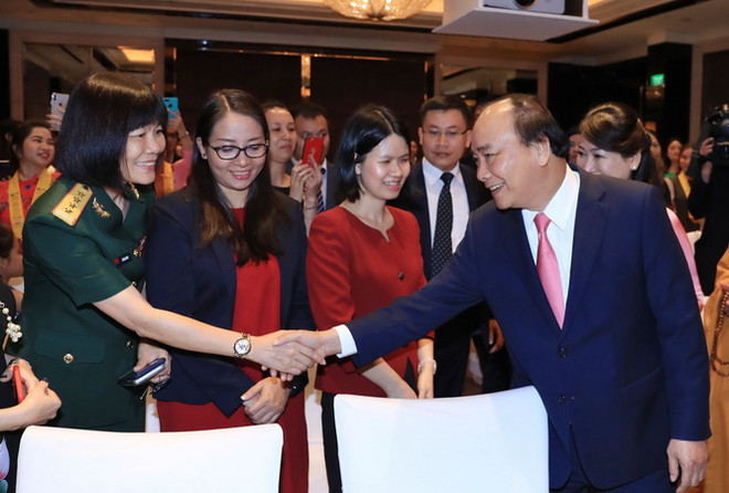 Thủ tướng Nguyễn Xuân Phúc trao đổi với các nhà khoa học và trí thức ảnh 3