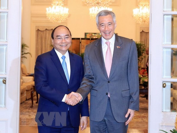 Thủ tướng Nguyễn Xuân Phúc và Thủ tướng Singapore Lý Hiển Long tại hội đàm. (Ảnh: Thống Nhất/TTXVN) Tuyên bố chung về quan hệ đối tác chiến lược Việt Nam-Singapore ảnh 1
