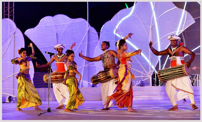 Biểu diễn nghệ thuật của đoàn Siri Lanka sân khấu trước Đại Nội tại Festival Huế 2016. (Ảnh: Thanh Hà/TTXVN) Festival Huế 2018 quy tụ nhiều chương trình nghệ thuật đặc sắc ảnh 2