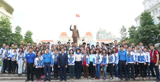 Hơn 100 thanh niên ra quân sang Lào hoạt động tình nguyện ảnh 1