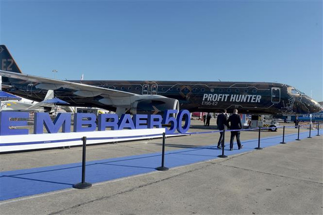 CEO của Boeing đối mặt với thách thức liên quan thương vụ với Embraer ảnh 1