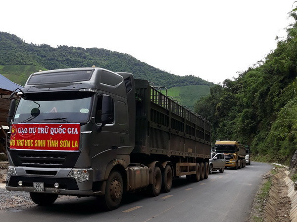 Sạt lở đất gây ách tắc trên Quốc lộ 4G, đoạn qua Mai Sơn-Sơn La ảnh 4