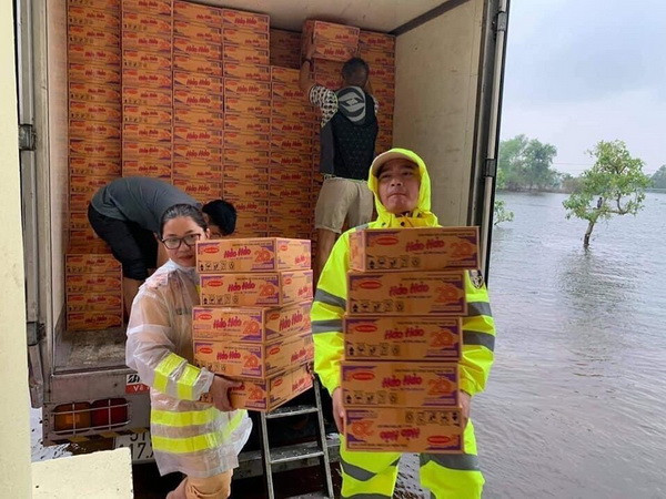 Thừa Thiên-Huế: Kịp thời cứu trợ, hỗ trợ người dân vùng lũ ảnh 1