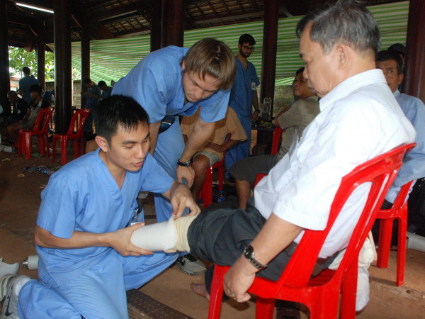 Thủ tướng tiếp Đoàn bác sỹ thiện nguyện Đại học Mercer Hoa Kỳ ảnh 1