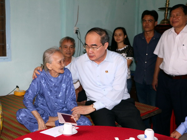 Chủ tịch MTTQ Nguyễn Thiện Nhân thăm, chúc Tết tại Vĩnh Long ảnh 2