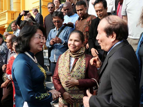 Phó Chủ tịch nước tiếp đại biểu Hội nghị quốc tế quảng bá văn học Việt ảnh 1