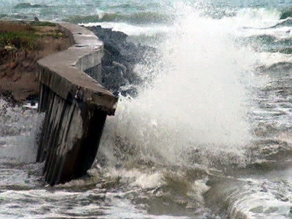 Triều cường gây ngập nặng toàn tuyến ven biển Cà Mau ảnh 1