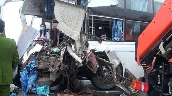 Cục CSGT nói gì về vụ xe khách đâm xe cứu hỏa trên cao tốc Pháp Vân? ảnh 2