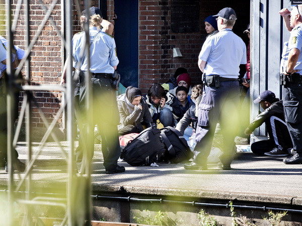 Nghị viện châu Âu ủng hộ kế hoạch phân bổ người di cư của Chủ tịch EC ảnh 1