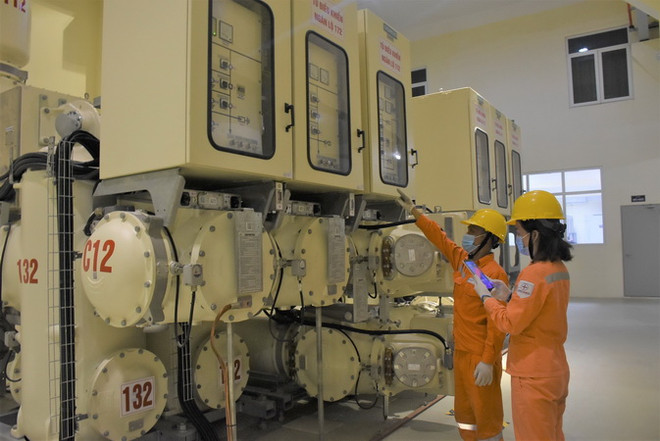 Tập đoàn Điện lực Việt Nam chủ động ứng phó với áp thấp nhiệt đới ảnh 1