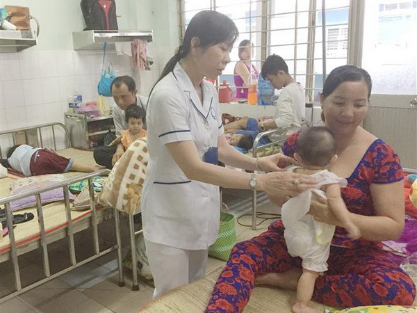 Bệnh tay chân miệng diễn biến phức tạp tại các tỉnh Nam Bộ ảnh 1