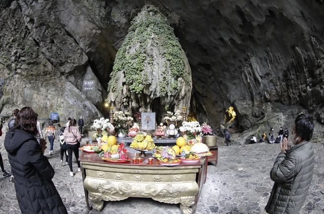 Ngày đầu Chùa Hương chính thức mở cửa trở lại, du khách không quá đông ảnh 1