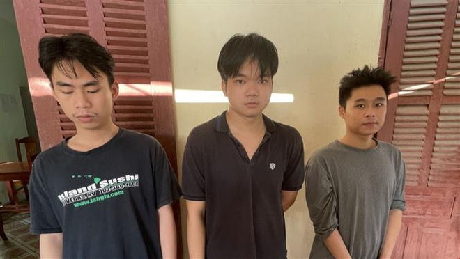 Bắt 3 đối tượng lừa đảo bán sim số đẹp, chiếm đoạt hàng tỷ đồng ảnh 1