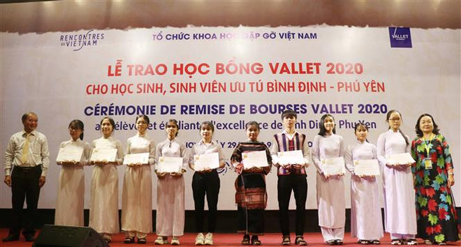 Trao học bổng Vallet cho học sinh 3 tỉnh miền Trung, Tây Nguyên ảnh 2