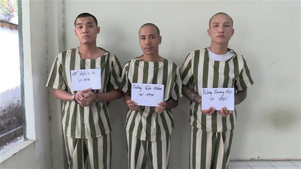 Khởi tố 3 đối tượng tín dụng đen dùng súng quân dụng khống chế con tin ảnh 1