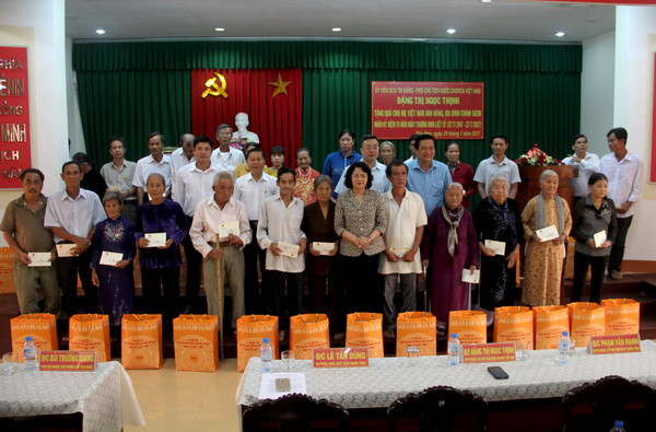 Phó Chủ tịch nước thăm các gia đình chính sách tại Long An ảnh 2