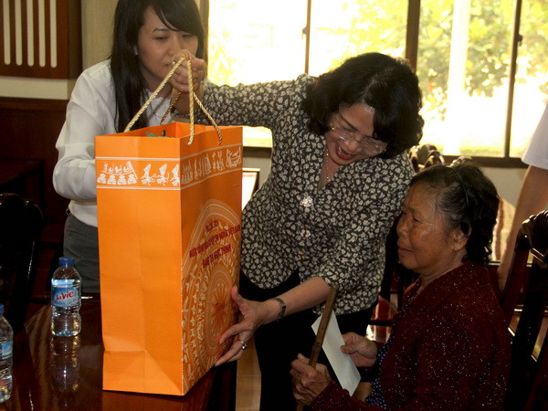 Phó Chủ tịch nước thăm các gia đình chính sách tại Long An ảnh 1