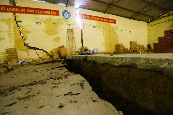 Hòa Bình: Tiếp tục xảy ra hiện tượng sạt lở, sụt lún nhà dân ảnh 1