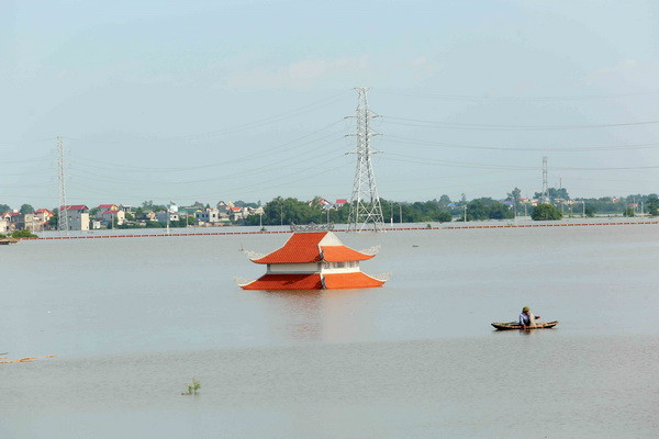 Hà Nội: Ba vùng dân cư huyện Quốc Oai bị cô lập do ngập nước ảnh 1