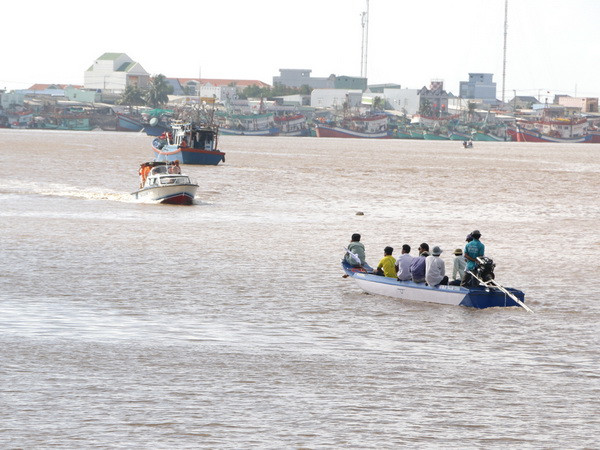 Tìm thấy thi thể nạn nhân mất tích vụ chìm tàu trên sông Gành Hào ảnh 1