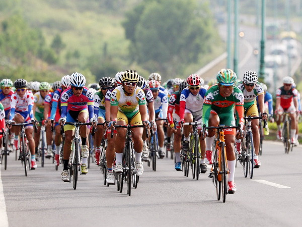 Khởi tranh Giải đua xe đạp xuyên Việt Cúp Quốc phòng 2014 ảnh 1