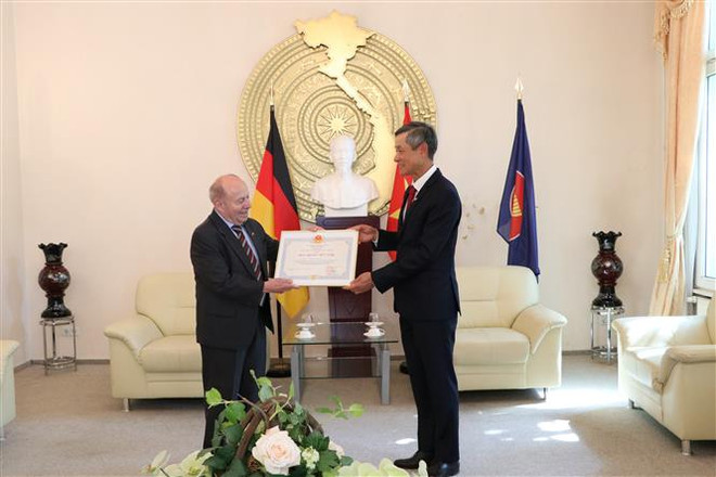Trao tặng phần thưởng cao quý của Nhà nước cho hai người bạn Đức ảnh 3