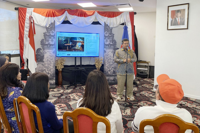 Đại sứ Indonesia tại Argentina Sulaiman Syarif phát biểu tại sự kiện Ngày gia đình ASEAN. (Ảnh: Ngọc Tùng/TTXVN) ttxvn_3006_ASEAN Argentina (2).jpg
