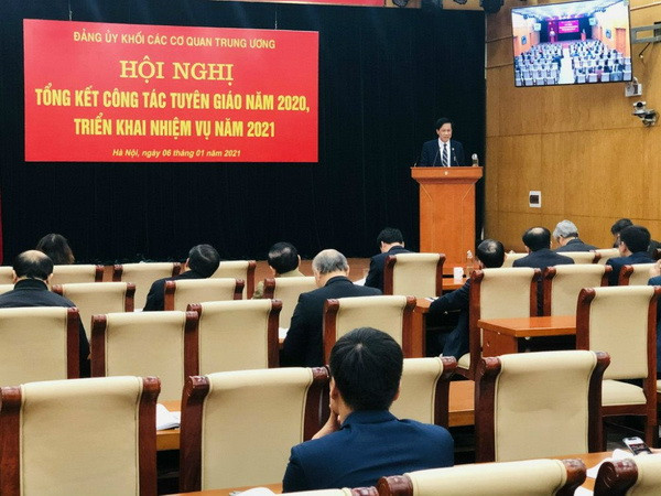 Ông Lại Xuân Lâm, Phó Bí thư Đảng ủy Khối Cơ quan Trung ương chủ trì Hội nghị. (Nguồn: baotainguyenmoitruong.vn) Năm 2021, công tác tuyên giáo cần đổi mới cả về nội dung, hình thức ảnh 1