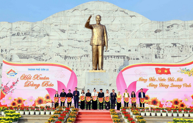 ttxvn_1302_son la hoi xuan (2).jpg