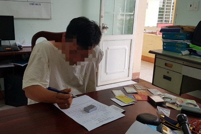 Bắt quả tang nam sinh cạy cửa ô tô, trộm tài sản trong trường học ảnh 1