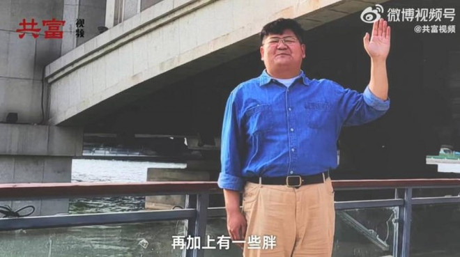 Kỳ lạ chàng trai 25 tuổi có diện mạo của một trung niên ngoài 40 ảnh 1