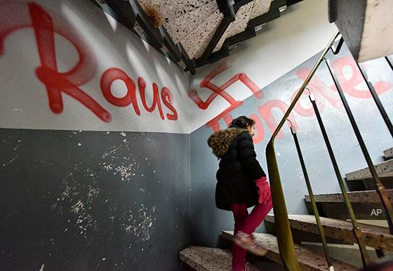 Số vụ phạm tội mang tư tưởng bài ngoại tăng mạnh tại Đức ảnh 1