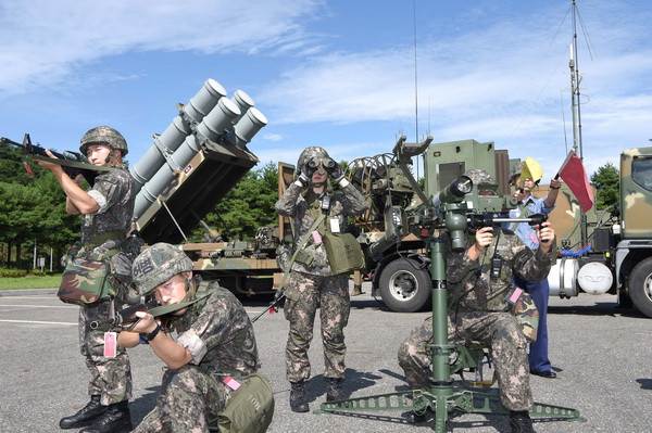 Hàn Quốc bác bỏ khả năng tái triển khai vũ khí hạt nhân của Mỹ ảnh 1