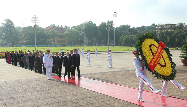 Lãnh đạo Đảng, Nhà nước viếng Lăng Bác nhân kỷ niệm Quốc khánh ảnh 1